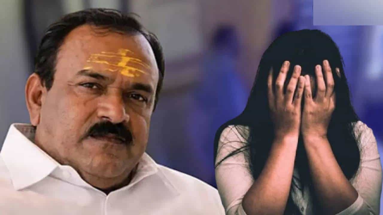 स्वतःला कॉस्मॉलॉजी तज्ज्ञ, अंकशास्त्रज्ञ आणि भविष्यवेत्ता म्हणवणारे 'कॅप्टन' अशोक खरात यांना नाशिक गुन्हे शाखेच्या पथकाने १७ मार्च २०२६ रोजी बलात्काराच्या गंभीर आरोपाखाली अटक केली आहे. एका ३५ वर्षीय महिलेच्या तक्रारीनंतर ही कारवाई करण्यात आली असून, न्यायालयाने खरात यांना २४ मार्चपर्यंत पोलीस कोठडी सुनावली आहे.
