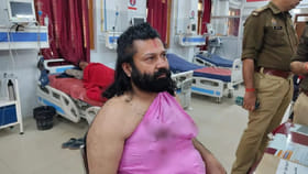 चालत्या ट्रेनमध्ये आशुतोष महाराजांवर जीवघेणा हल्ला, जीव वाचवण्यासाठी...