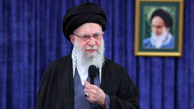 मोठी बातमी! युद्ध पेटले, इराणचे सर्वोच्च नेते आयातुल्ला अली खामेनेई ठार, कुटुंबातील सर्व सदस्यांचा मृत्यू, थेट..