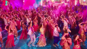 आरे बापरे! इतकी क्रेझ की 9 वर्षांपासून या गाण्याशिवाय होळी पूर्ण होत...