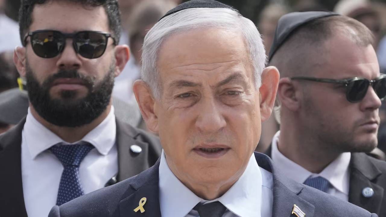 इराणकडून थेट नेतान्याहू यांना ठार मारण्याची धमकी दिली आहे. हेच नाही तर कोणत्याही परिस्थितीमध्ये नेतान्याहू यांना ठार करण्यासाठी इराण अनेक प्रयत्न करत आहे. 