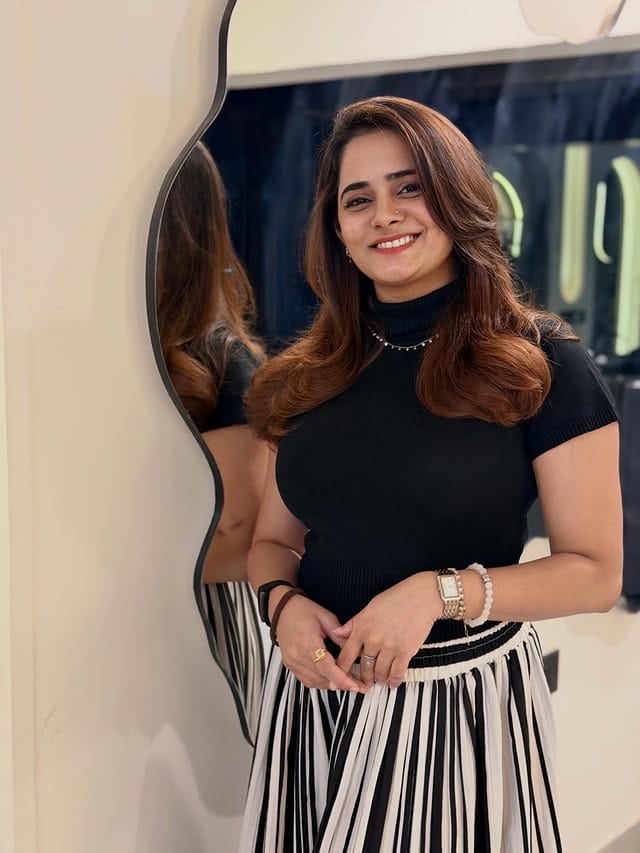 क्या बात है, सुंदरी..सुंदरी, या अभिनेत्रीच्या स्माईलवर चाहते फिदा