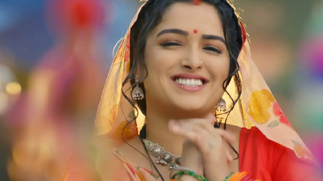 आम्रपालीच्या अभिनयासोबतच तिच्या लुकवरही चाहते फिदा असल्याचे दिसून येते. आजच्या घडीला ती भोजपुरी इंडस्ट्रीतील सर्वाधिक मानधन घेणाऱ्या अभिनेत्रींपैकी एक मानली जाते. मागील काही वर्षांत तिने आपल्या कामगिरीने इंडस्ट्रीत वेगळी ओळख निर्माण केली आहे.