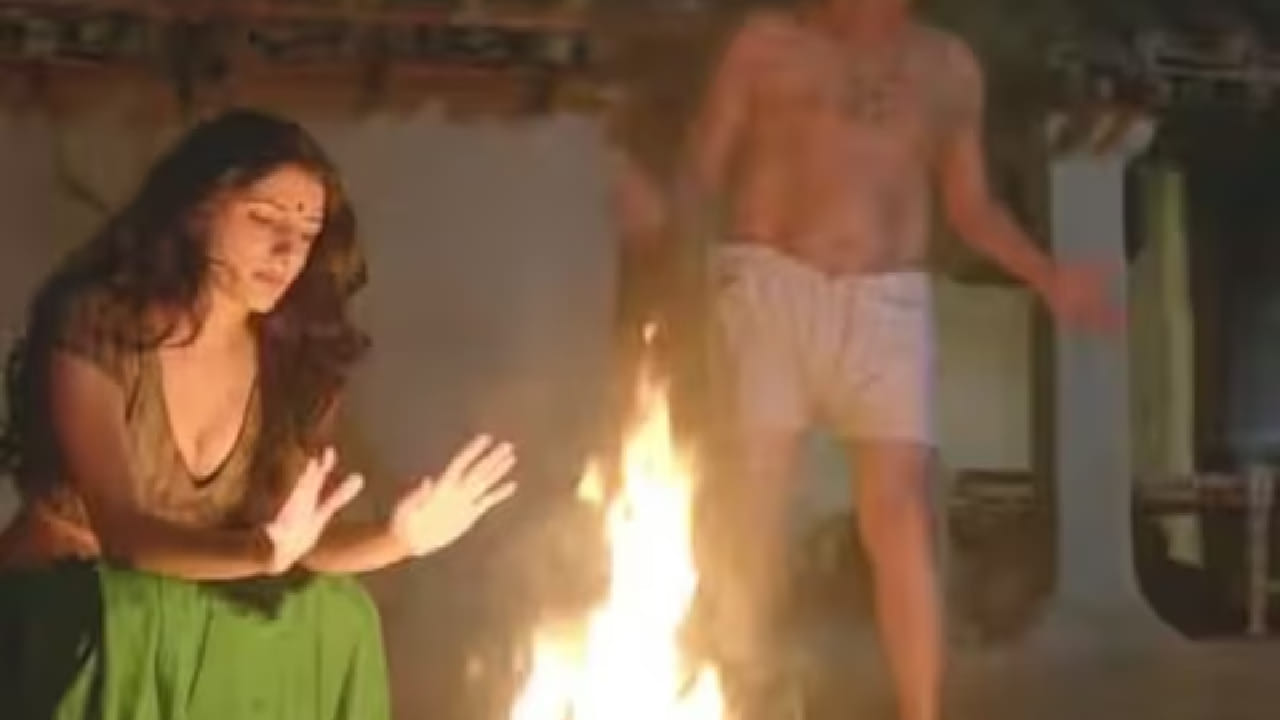 सध्या अनेक चित्रपटांमध्ये बोल्ड आणि इंटिमेट सीन दाखवले जातात. मात्र जवळपास दहा वर्षांपूर्वी प्रदर्शित झालेला एक चित्रपट त्याच्या कथानक आणि मांडणीमुळे तो विशेष चर्चेत आला होता. या चित्रपटातील धाडसी विषय आणि काही बोल्ड सीन हे खूपच व्हायरल झाले होते. 