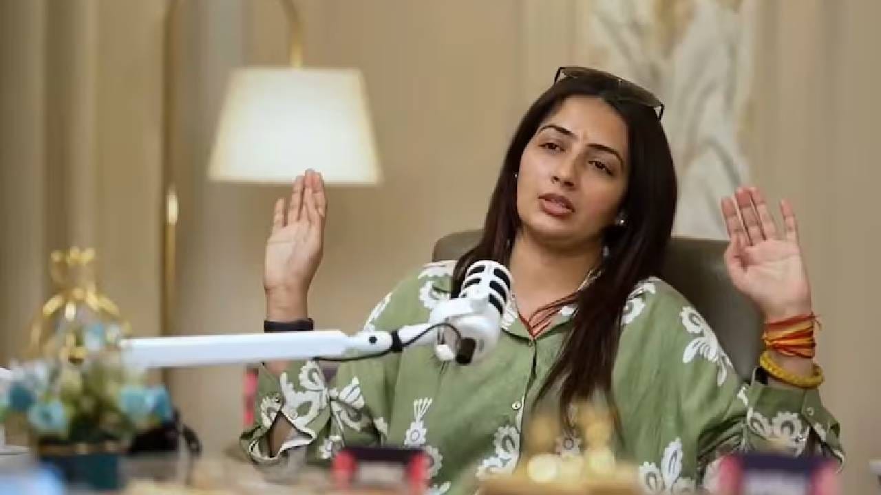 चंद्रिकाचे हे विधान सध्या सोशल मीडियावर मोठ्या प्रमाणात शेअर केले जात आहे आणि चर्चेत देखील आहे. त्यांच्या वैयक्तिक जीवनातील वाद आणि आता हे नवे विधान यामुळे ती पुन्हा एकदा वादाच्या भोवऱ्यात सापडली आहे.