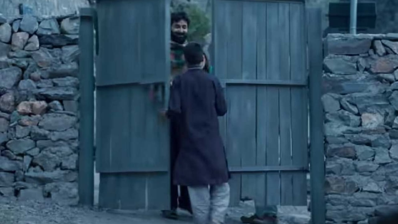 अनेक समीक्षकांनी या चित्रपटाला सुमारे 3/5 रेटिंग देण्यात आली. दुसरीकडे IMDb वर या चित्रपटाला 7.9/10 अशी चांगली रेटिंग मिळाली आहे. या चित्रपटाबाबत सर्वात आश्चर्याची गोष्ट म्हणजे त्याला अद्याप कोणत्याही OTT प्लॅटफॉर्मवर स्थान मिळालेले नाही.