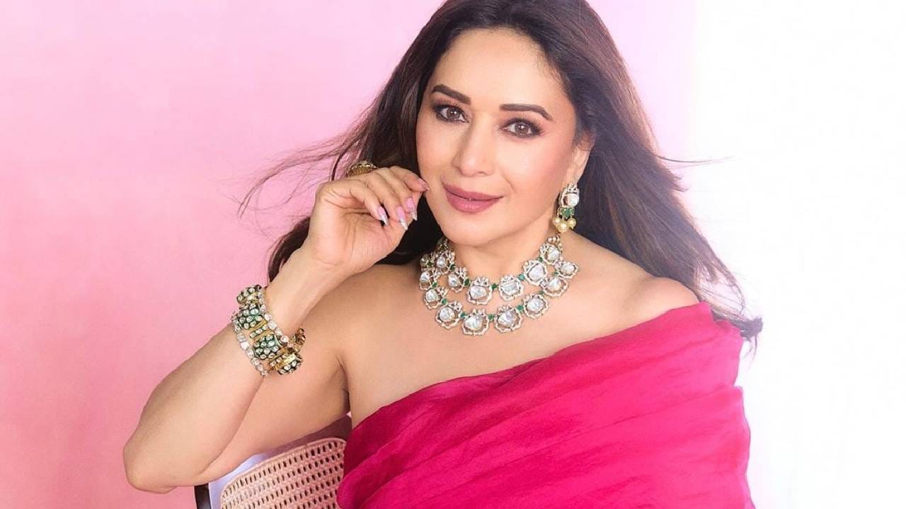 मुंबईच्या या भागात माधुरी दीक्षित हिचे ऑफिस, तब्बल इतके लाख भाडे आणि... मुंबईच्या या भागात माधुरी दीक्षित हिचे ऑफिस, तब्बल इतके लाख भाडे आणि...