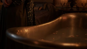 इंटीमेट सीनची शूटिंग पडली महागात; 6 तासानंतर अभिनेत्रीची तब्येत बिघडली.