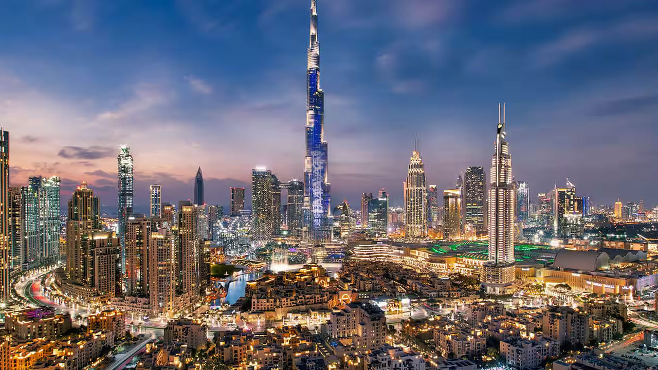 जगभरात उंचच उंच गगनचुंबी इमारतींची शर्यत सुरू असली तरी खर्चाच्या बाबतीत एक खास गोष्ट समोर आली आहे. जगातील सर्वात उंच इमारत Burj Khalifa आणि दुसऱ्या क्रमांकावरील Merdeka 118 यांना उभारण्यासाठी झालेला खर्च हा उद्योगपती मुकेश अंबानी यांच्या मुंबईतील आलिशान निवासस्थान Antilia पेक्षा कमी आहे.