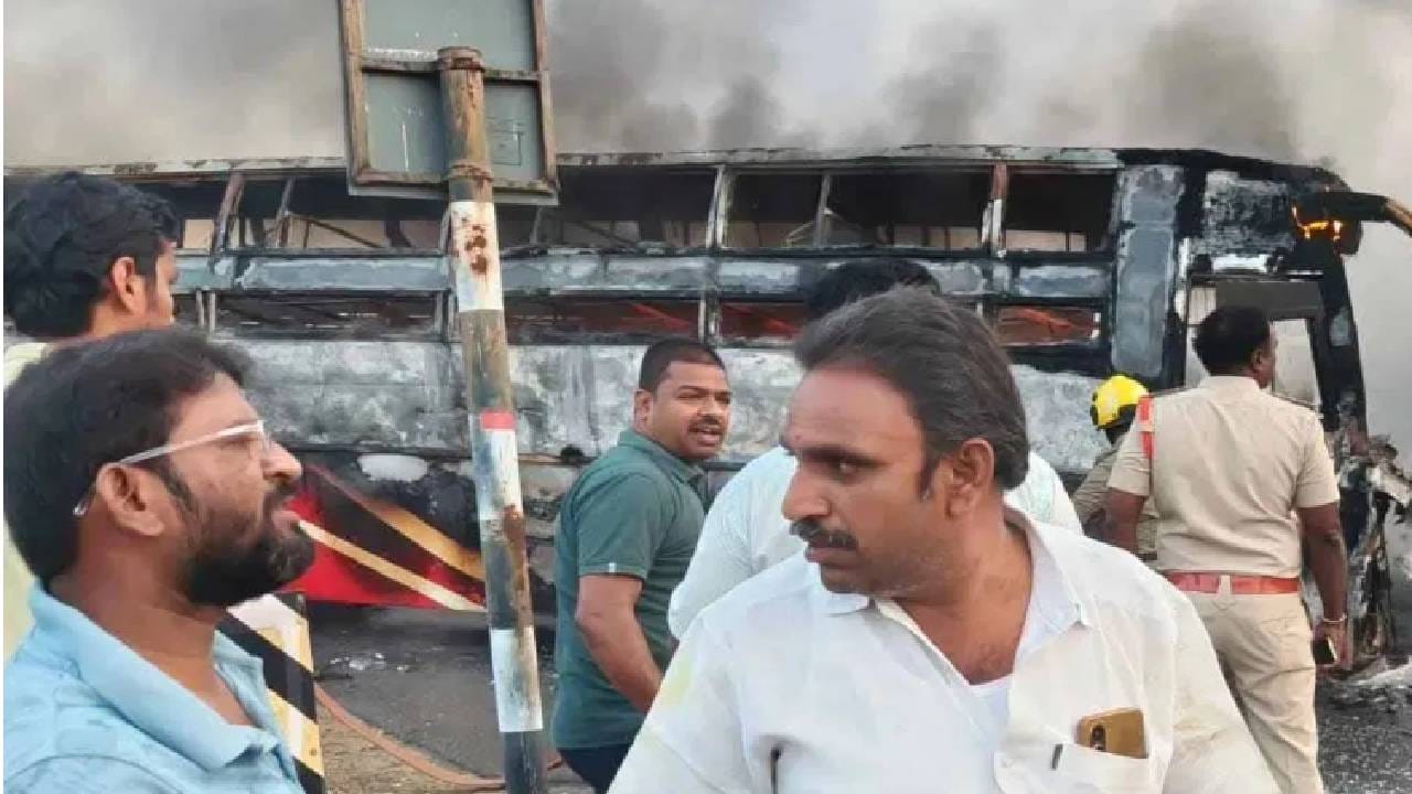 काळ आलेला, इतका भयानक अपघात की बसचा फक्त सांगाडा उरला, 10 लोक जिवंत जळाले