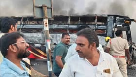 इतका भयानक अपघात की बसचा फक्त सांगाडा उरला, 10 लोक जिवंत जळाले.