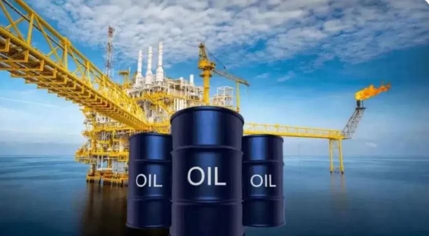 सध्या इराण आणि इस्त्रायल यांच्यात घणघोर युद्ध चालू आहे. या युद्धाचा परिणाम जगभरातील अनेक देशांवर होत आहे. विशेष म्हणजे या युद्धात आखाती देशही भरडले जाण्याची शक्यता आहे. त्यामुळे कच्च्या तेलाचा पुरवठा खंडित होऊ शकतो.