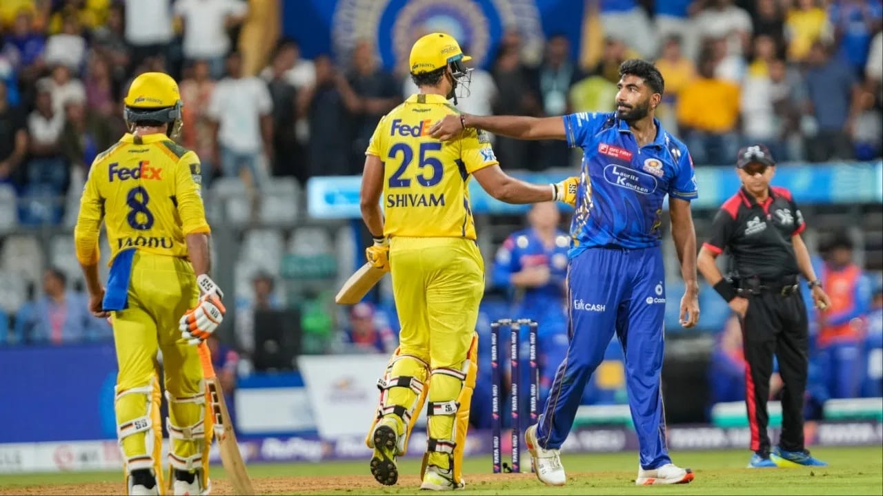 आयपीएलच्या 19 व्या मोसमाला 28 मार्चपासून सुरुवात होणार आहे. या स्पर्धेच्या इतिहासात आतापर्यंत असंख्य विक्रम झाले आहेत. मात्र या स्पर्धेच्या इतिहासातील 5  विक्रम आहेत जे मोडीत निघणं अवघड आहेत. तर यापैकी 1 असा विक्रम आहे जो मोडीत निघणं अशक्यच आहे. (Photo Credit: PTI)