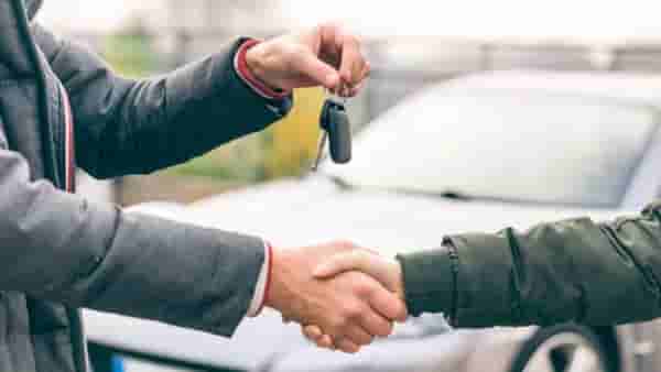 Car selling fraud: कार विक्री करताना फसवणूक होऊ शकते, ‘या’ टिप्स जाणून घ्या