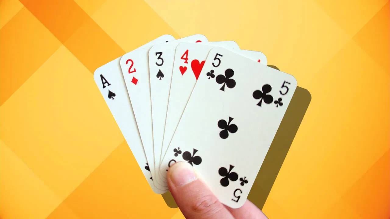 पत्ते खेळायला बहुतेक लोकांना आवडतं. पत्त्यांच्या कॅटमध्ये चार रंगाची पानं असतात , त्यापैकी दोन लाल आणि दोन काळी असतात. प्रत्येकाचा आकार वेगळा असतो आणि  : बदाम (♥), चौकट (♦), किल्वर (♣), इस्पिक(♠) अशी त्याची नावं असतात. या खेळाचा इतिहासही खूप जुना आहे. असे म्हटले जाते की पत्त्यांचा खेळ सुमारे 15 व्या शतकात युरोपमध्ये सुरू झाला आणि कालांतराने तो जगभर पसरला.