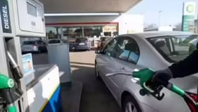 कमी इंधनात कार-बाईक जास्त कशी चालवायची? जाणून घ्या.