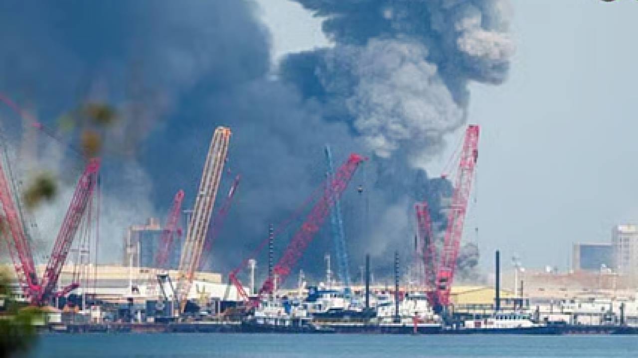 शत्रूही करणार नाही असे काम अमेरिकेने भारतासोबत केले, थेट दणका, चाबदार बंदरावर... शत्रूही करणार नाही असे काम अमेरिकेने भारतासोबत केले, थेट दणका, चाबदार बंदरावर...