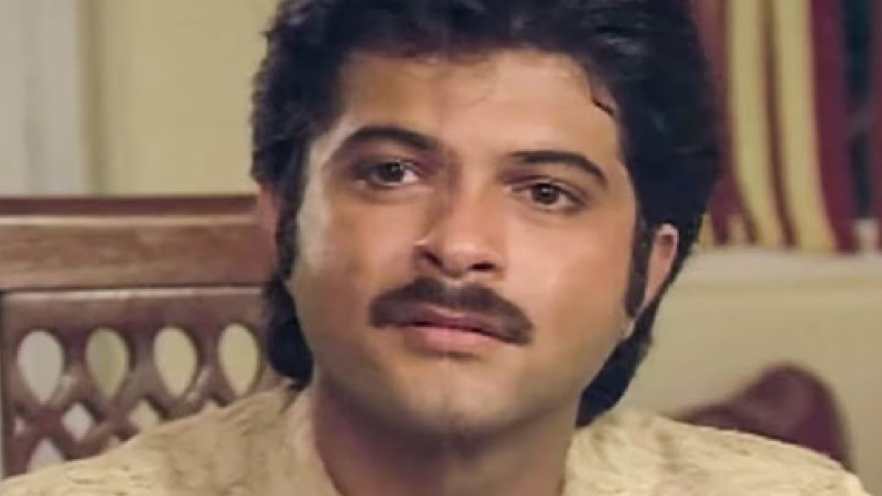 चित्रपटाची कथा जितकी लोकप्रिय ठरली, तितकीच त्यातील गाणीही गाजली. ‘पीना हराम है’, ‘तू जहां भी चलेगा’, ‘उतर है अखाड़े में’, ‘मोहब्बत के दुश्मन’ आणि ‘चमेली की शादी’ ही गाणी त्या काळात विशेष लोकप्रिय ठरली होती आणि आजही रसिकांच्या ओठांवर ऐकायला मिळतात.