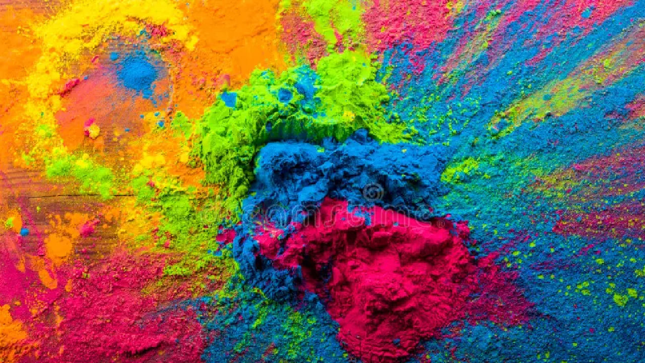 रंग हे फक्त होळीमध्ये उधळण्यासाठी किंवा सजावटीसाठी वापरले जाणारे घटक नाहीत. इतिहासात रंगांना संस्कृती, धर्म, कला आणि सत्तेचे प्रतीक मानले गेले आहे. काही रंगांची किंमत तर सोन्या-चांदीपेक्षाही जास्त होती.