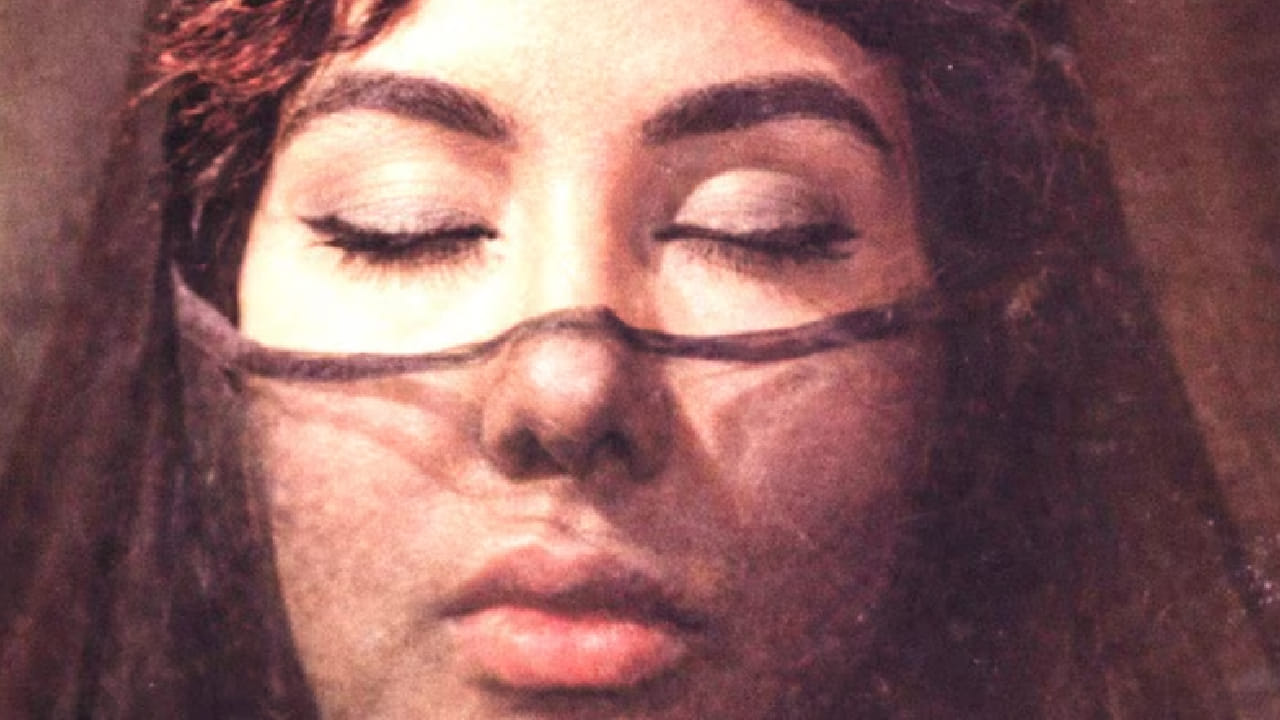 कारण या चित्रपटाच्या निर्मितीदरम्यान दोन मोठ्या कलाकारांसह दिग्दर्शकाचाही मृत्यू झाला होता. प्रसिद्ध दिग्दर्शक K. Asif यांनी प्रसिद्ध प्रेमकथा लैला–मजनूवर आधारित भव्य चित्रपट बनवण्याचा निर्णय घेतला होता. या चित्रपटाचे नाव त्यांनी Love and God असे ठेवले.