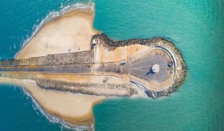 भारतातील या रस्त्याचे नाव राष्ट्रीय महागार्ग 87 असे आहे. हा रस्ता तामिळनाडू राज्यात असून तो रामेश्वरमपासून धनुषकोडीपर्यंत जातो. या रस्त्याचे शेवटचे टोक हे अरिचल मुनाई असे आहे. याच ठिकाणी जमीन संपते आणि समुद्र चालू होतो.