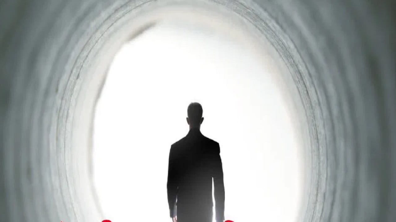 मृत्यूपूर्वी माणसामध्ये कोणते बदल होतात, कसा असतो निधनानंतरचा प्रवास... काय सांगते गरुड पुराण?