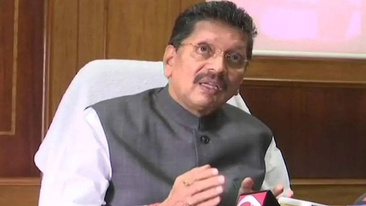 अशोक खरात सोबत 39 नेत्यांचे फोटो पण संजय राऊत…, केसरकरांचं मोठं विधान