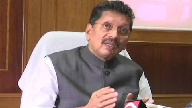 अशोक खरात सोबत 39 नेत्यांचे फोटो पण संजय राऊत.., केसरकरांचं मोठं विधान