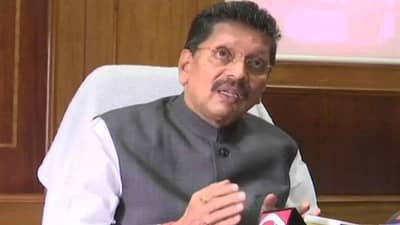 अशोक खरात सोबत 39 नेत्यांचे फोटो पण संजय राऊत..., केसरकरांचं मोठं विधान