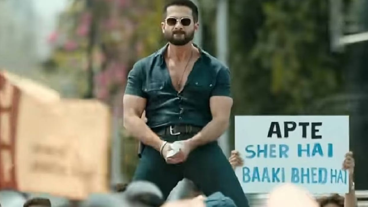 बॉक्स ऑफिसवर अपेक्षित यश न मिळाल्यानंतर देवा हा चित्रपट Netflix वर प्रदर्शित करण्यात आला. आश्चर्याची गोष्ट म्हणजे ओटीटीवर रिलीज झाल्यानंतर या चित्रपटाला मोठ्या प्रमाणात प्रेक्षकवर्ग मिळाला.