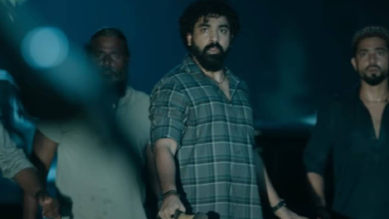 अशाच चित्रपटांपैकी एक म्हणजे 'देवा'. बॉक्स ऑफिसवर फारशी कमाई न करता हा चित्रपट फ्लॉप ठरला असला तरी ओटीटीवर मात्र तो चांगलाच लोकप्रिय ठरला.