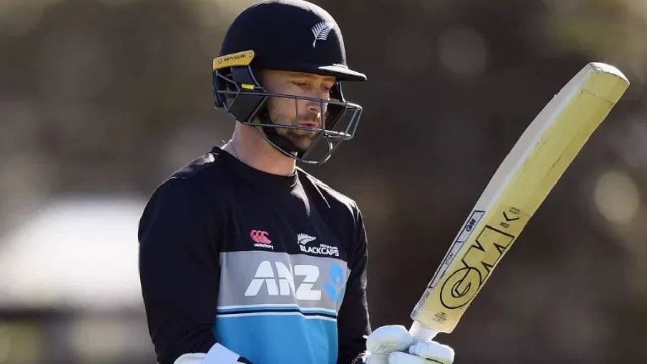 डेवॉन कॉनवेने आपल्या खेळीत 2 षटकार मारले. यासह त्याने कॉनवेने टी20 क्रिकेटमध्ये 50 षटकारांचा टप्पा पूर्ण केला. डेवॉन कॉनवेने आंतरराष्ट्रीय क्रिकेटमध्ये 6000 धावा देखील पूर्ण केल्या. डेवॉन कॉनवेने 60 धावांची खेळी केली. त्याला सामनावीराच्या पुरस्काराने गौरविण्यात आलं. (Photo- टीव्ही 9 हिंदीवरून)