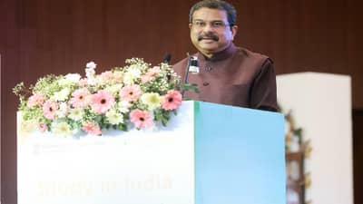 Dharmendra Pradhan : अनिश्चितता आणि झपाट्याने बदलणाऱ्या जगात शिक्षण हाच जोडणारा सेतू - शिक्षणमंत्री धर्मेंद्र प्रधान