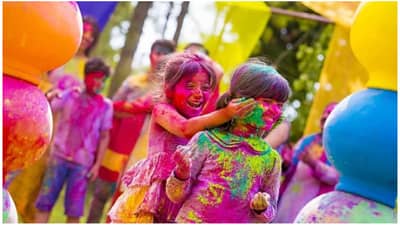 धुळवड खेळण्याआधी त्वचेला करा तयार, या स्किन केअर टिप्स करा फॉलो