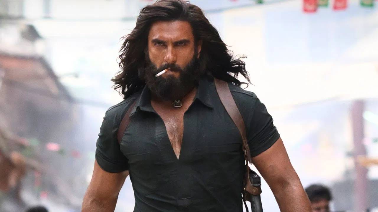 असं झाल्यास ‘धुरंधर 2’ बॉक्स ऑफिस वर पहिल्यादिवशी सर्वाधिक कमाई करणारा चित्रपट बनेल. आतापर्यंतचा बॉलीवूडमधला सर्वाधिक कमाई करणारा ओपनर चित्रपट वर्ष 2023 मध्ये आलेला शाहरुख खानचा ‘जवान’ आहे. या चित्रपटाने पहिल्या दिवशी 75 कोटीची कमाई केली होती. 