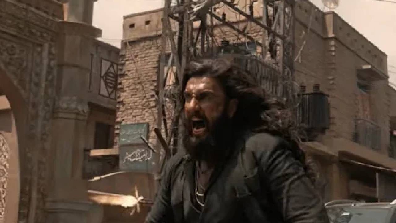 आदित्य धर दिग्दर्शित या चित्रपटात रणवीर सिंहची मुख्य भूमिका आहेत. त्याचसोबत यामध्ये संजय दत्त, आर. माधवन, अर्जुन रामपाल, सारा अर्जुन यांच्याही भूमिका आहेत. डिसेंबर 2025 मध्ये याचा पहिला भाग प्रदर्शित झाला होता. या पहिल्या भागाने कमाईचा 1000 कोटी रुपयांचा टप्पा ओलांडला होता. 
