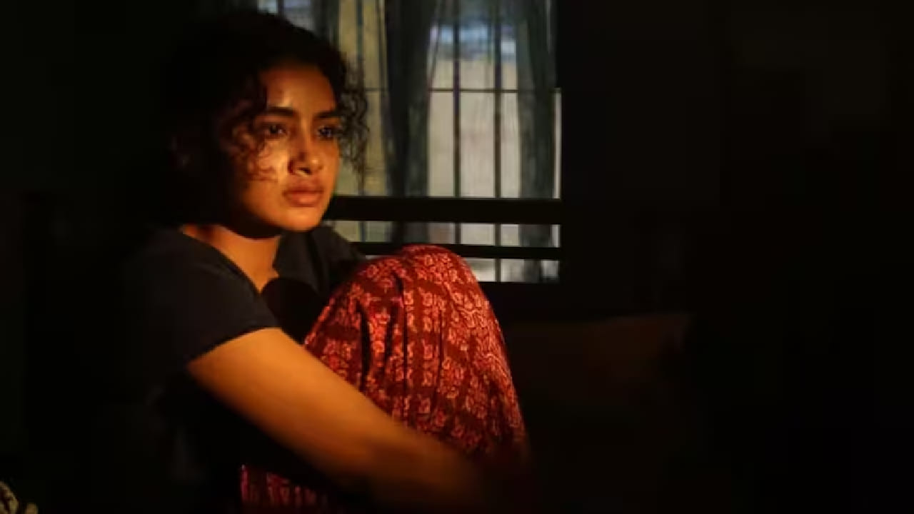 या कठीण काळात तिची मैत्रीण सपना तिची मदत करण्याचा प्रयत्न करते. कथा पुढे जाताना भावनिक तणाव, समाजातील दबाव आणि कुटुंबीयांच्या अपेक्षा यामुळे नायिकेच्या आयुष्यात निर्माण होणारा संघर्ष दाखवण्यात आला आहे.