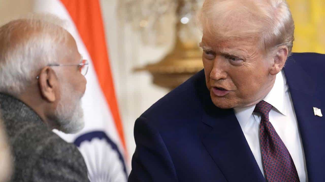 अमेरिका आणि इराण युद्ध सुरू आहे. या युद्धात मोठे हल्ले केले जात आहेत. इस्त्रायल आणि अमेरिका मिळून संयुक्तपणे इराणवर हल्ले करत आहे. यादरम्यान अमेरिकेने इराणच्या महत्वाच्या बेटावर हल्ला केला.