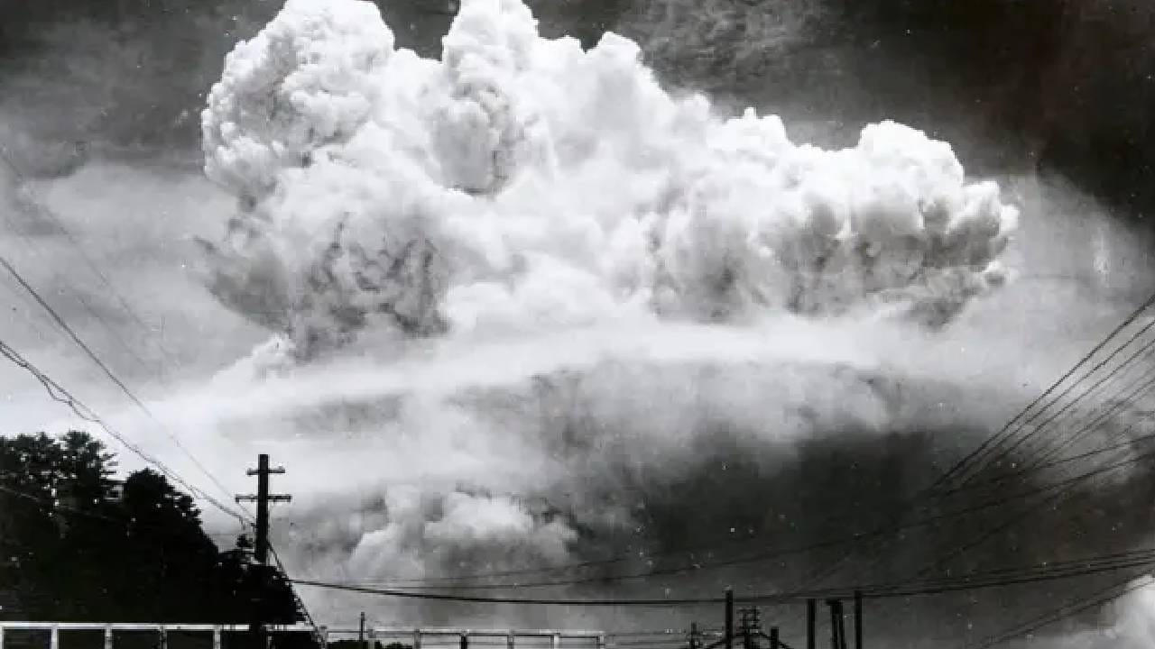 जर तुम्हाला वाटत असेल की, इराणजवळ परमाणु शक्ती असायला हवी तर हे लक्षात घ्या की, परमाणू शक्तीचा वापर करण्याकरिता त्या लोकांना एक घंटा किंवा एक दिवसही लागणार नाही. 