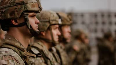 अमेरिकेत मोठी खळबळ, थेट 3500 अमेरिकी सैनिक तैनात, युएसएस त्रिपोली..