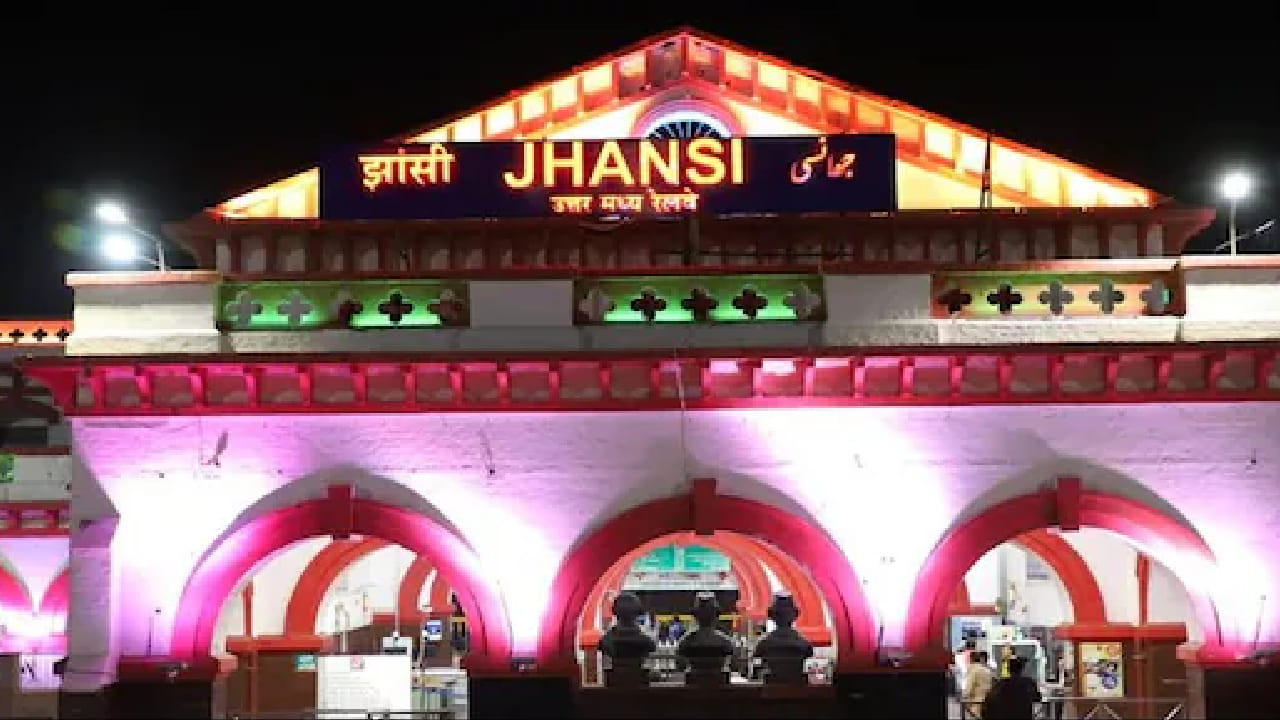 अर्ज करण्यासाठी इच्छुक उमेदवारांनी सोमवार ते शुक्रवार सकाळी 9 ते सायंकाळी 5 या वेळेत जवळच्या बुकिंग ऑफिसमधून अर्ज फॉर्म घ्यावा. तसेच अर्ज North Central Railway च्या अधिकृत वेबसाइटवरूनही डाउनलोड करता येणार आहे. या भरतीसाठी अर्ज करण्याची अंतिम तारीख 27 मार्च 2026 अशी निश्चित करण्यात आली आहे.