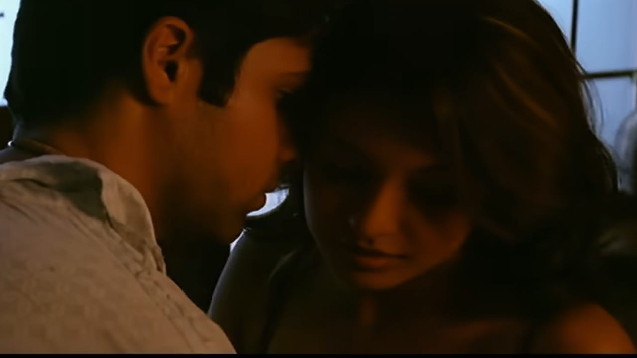 त्या काळातील मोजक्या बोल्ड गाण्यांपैकी हे एक गाणं मानलं जात होतं. त्यामुळे तरुणांमध्ये त्याची विशेष चर्चा होती. गाण्याची धून, रोमँटिक सीन आणि कलाकारांची केमिस्ट्री यामुळे हे गाणं त्या काळात प्रचंड लोकप्रिय ठरलं.