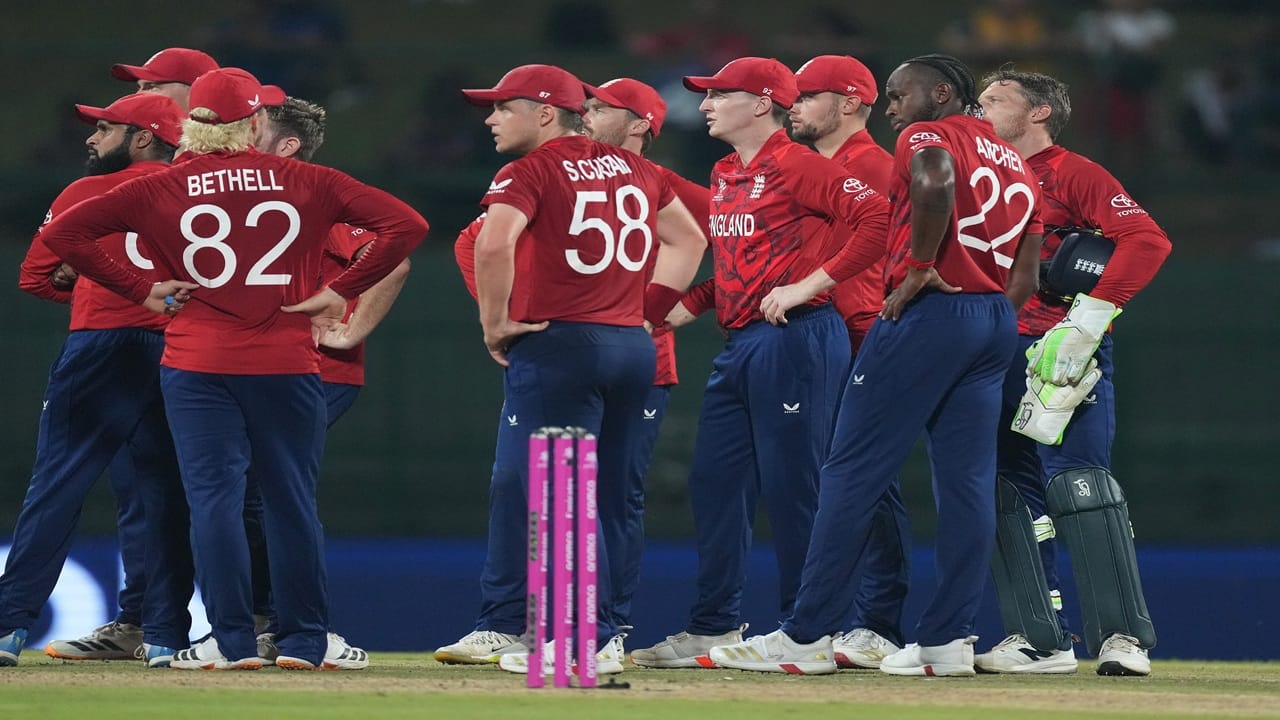 इंग्लंड सेमी फायनलमध्ये पोहचणारी पहिली टीम ठरली. आता उपांत्य फेरीतील पहिल्या सामन्यात 4 फेब्रुवारीला दक्षिण आफ्रिका विरुद्ध न्यूझीलंड आमनेसामने असणार आहेत. हा सामना कोलकातामधील इडन गार्डन्समध्ये होणार आहे. तर उपांत्य फेरीतील दुसरा सामना हा 5 फेब्रुवारीला इंग्लंड विरुद्ध भारत यांच्यात मुंबईतील वानखेडे स्टेडियममध्ये होणार आहे. (Photo Credit : Icc X Account)