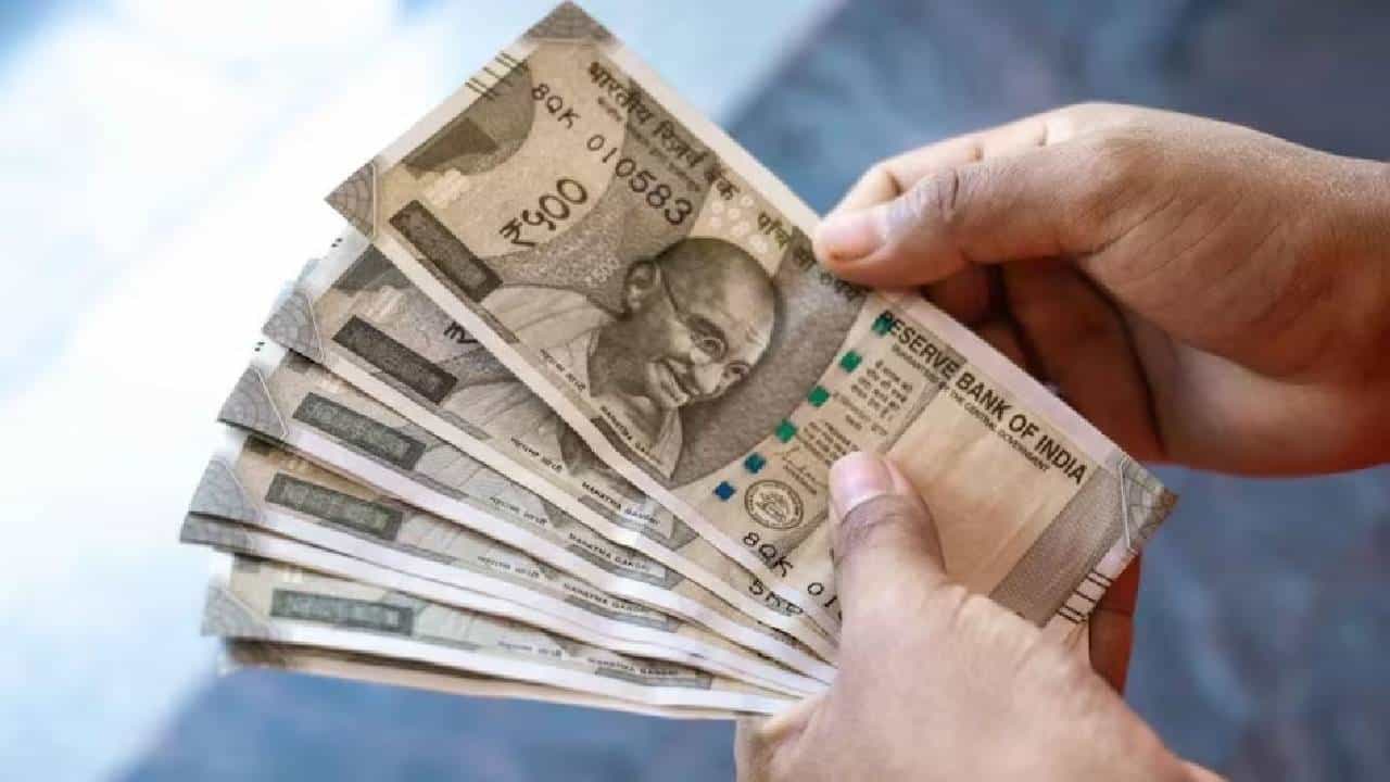 Liquor Share: स्टॉक बाजारात मोठी पडझड दिसली. बाजारात विक्री सत्र दिसून आले. या परिस्थितीतही या दोन शेअर्सने धमाल उडवून दिली. दारू कंपन्यांचे स्टॉक 7 टक्क्यांनी वधारले. गुंतवणूकदारांना कमाई करता आली.