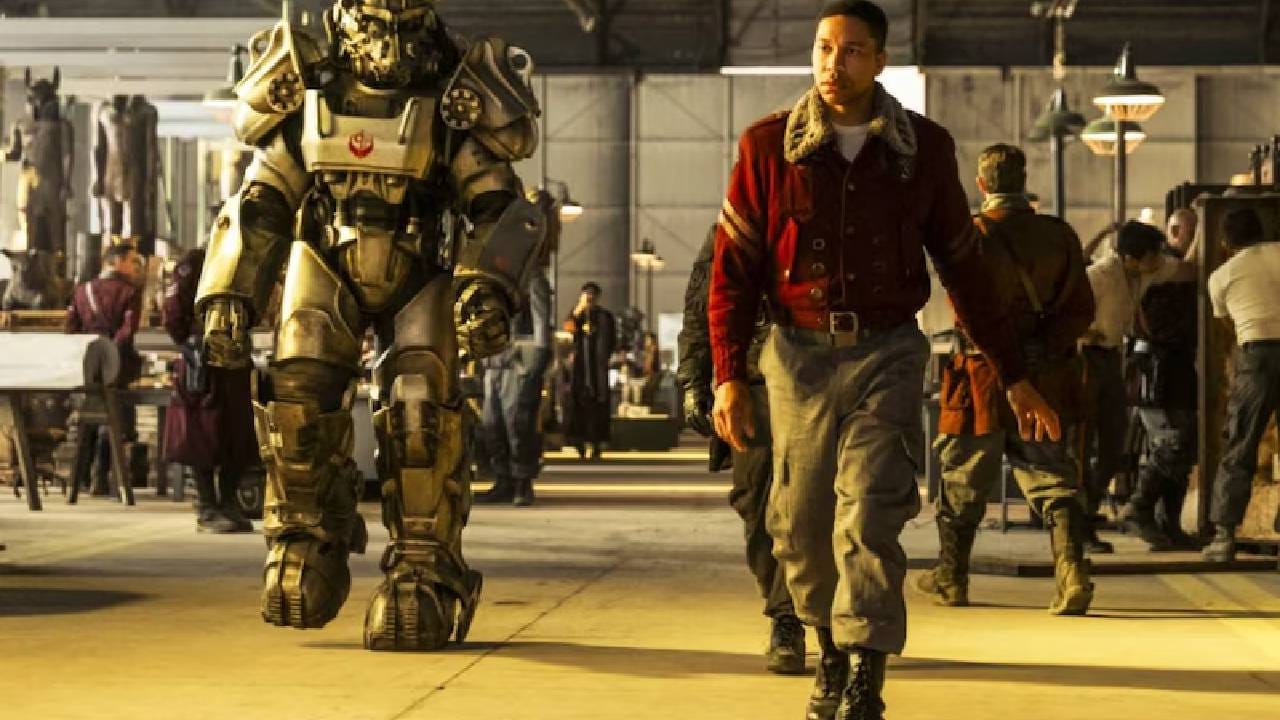 ही सीरिज १० एप्रिल २०२४ रोजी OTT प्लॅटफॉर्मवर रिलीज झाली होती. या सीरिजची कथा अशी दुनिया दाखवते जिथे २०७७ मध्ये झालेल्या न्यूक्लियर युद्धानंतर सुमारे २०० वर्षांनी माणसे अंडरग्राउंड वॉल्ट्समध्ये राहत आहेत. जेव्हा ते पुन्हा जमिनीवर येतात, तेव्हा त्यांना रेडिएशनने भरलेल्या धोकादायक जगाचा सामना करावा लागतो. खास गोष्ट म्हणजे ‘फॉलआउट’ ही एक गेम फ्रँचायझीपासून प्रेरित आहे. ही कथा त्याच ब्रह्मांडात सेट केलेली नवीन कथा आहे, ज्यात संघर्ष आणि सत्ता यांचे दर्शन घडते.