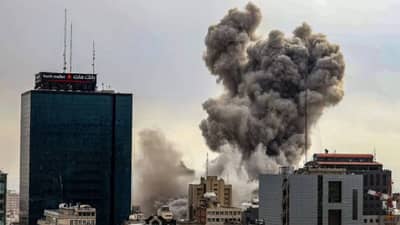 Iran-Israel War : पाकिस्तानच्या मैत्रीच्या शपथा धुडकावून इराणने सर्वात जास्त लागेल अशा ठिकाणी मारलं