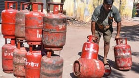 या लोकांना बुक केला की मिळतो गॅस, सरकारच्या यादीमध्ये तुम्ही कुठे?.