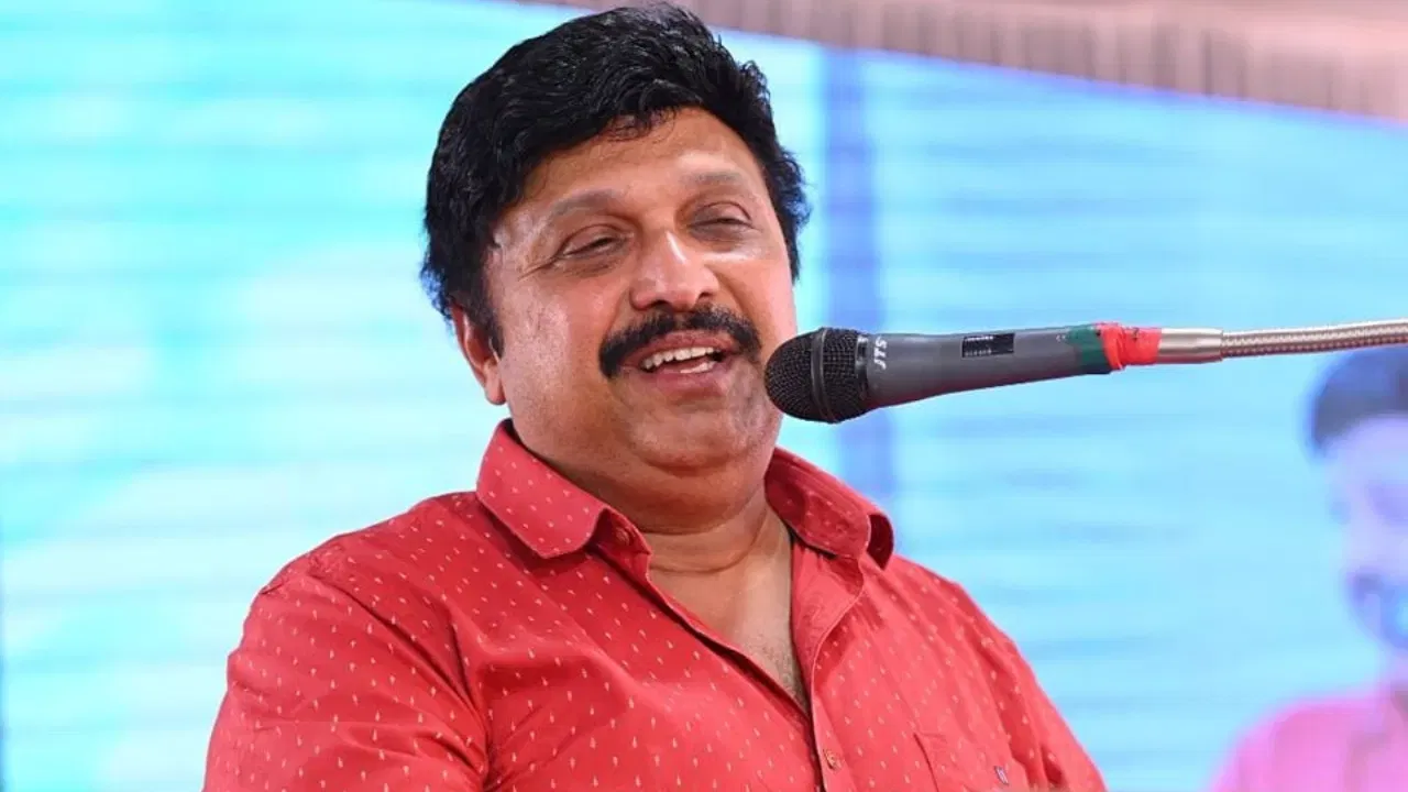 'माझा पती बेवफा आहे...' केरळचे परिवहन मंत्री KB गणेश कुमार यांची पत्नी बिंदु मेनन यांनी हे वक्तव्य केले आहे. पत्नीच्या या वक्तव्यामुळे मंत्री विवादात सापडले आहेत. केरळचे परिवहन मंत्री KB गणेश कुमार यांची पत्नी बिंदु मेनन यांनी आरोप केला आहे की त्यांनी आपल्या पतीला एका आपत्तिजनक स्थितीत पाहिले आहे. मंत्री यांची पत्नीने हे वक्तव्य एका मीडिया रिपोर्टरशी फोनवर बोलताना केले. त्यांनी सांगितले की त्यांच्याकडे याबाबतचे सर्व पुरावे आहेत, पण त्यांची कोणतीही कायदेशीर कारवाई करण्याची योजना नाही.