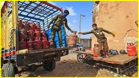 LPG: घरगुती गॅसचा काळाबाजार? सिलेंडरसाठी जादा दाम? इथं करा तक्रार.