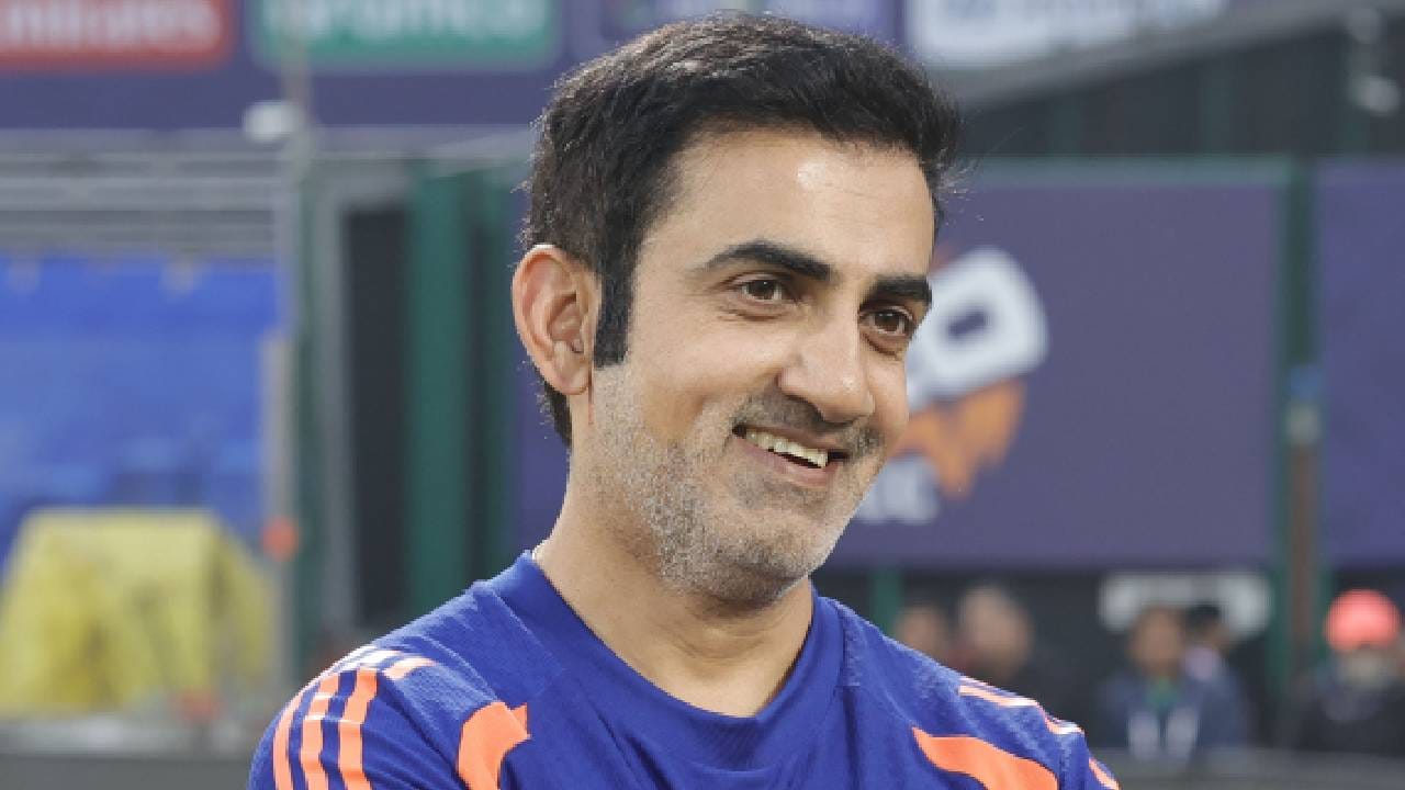 टी20 वर्ल्डकप 2026 जिंकल्यानंतर गौतम गंभीर प्रशिक्षक आणि खेळाडू म्हणून 2-2 आयसीसी कप आपल्या नावावर केले आहेत. गंभीरने खेळाडू म्हणून 2007 टी20 वर्ल्डकप आणि 2021 वनडे वर्ल्ड जिंकला होता. (Photo- BCCI Twitter)